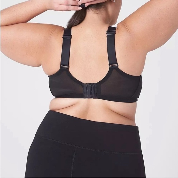 Livi Active by Lane Bryant Molded No Wire Mesh Back Sports Bra - Picture 2 of 7